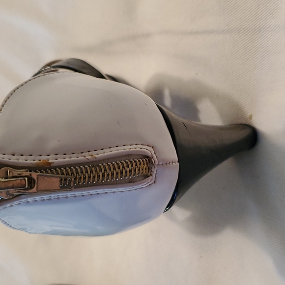 FOREVER by PAULA ABDUL, White and Black Heels size 10 - Picture 11 of 12